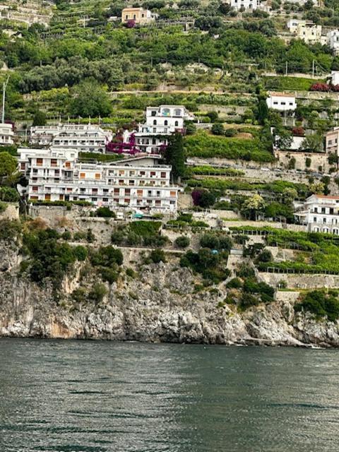 Appartamento Di Raphael Con Discesa Privata Al Mare Amalfi Exterior photo