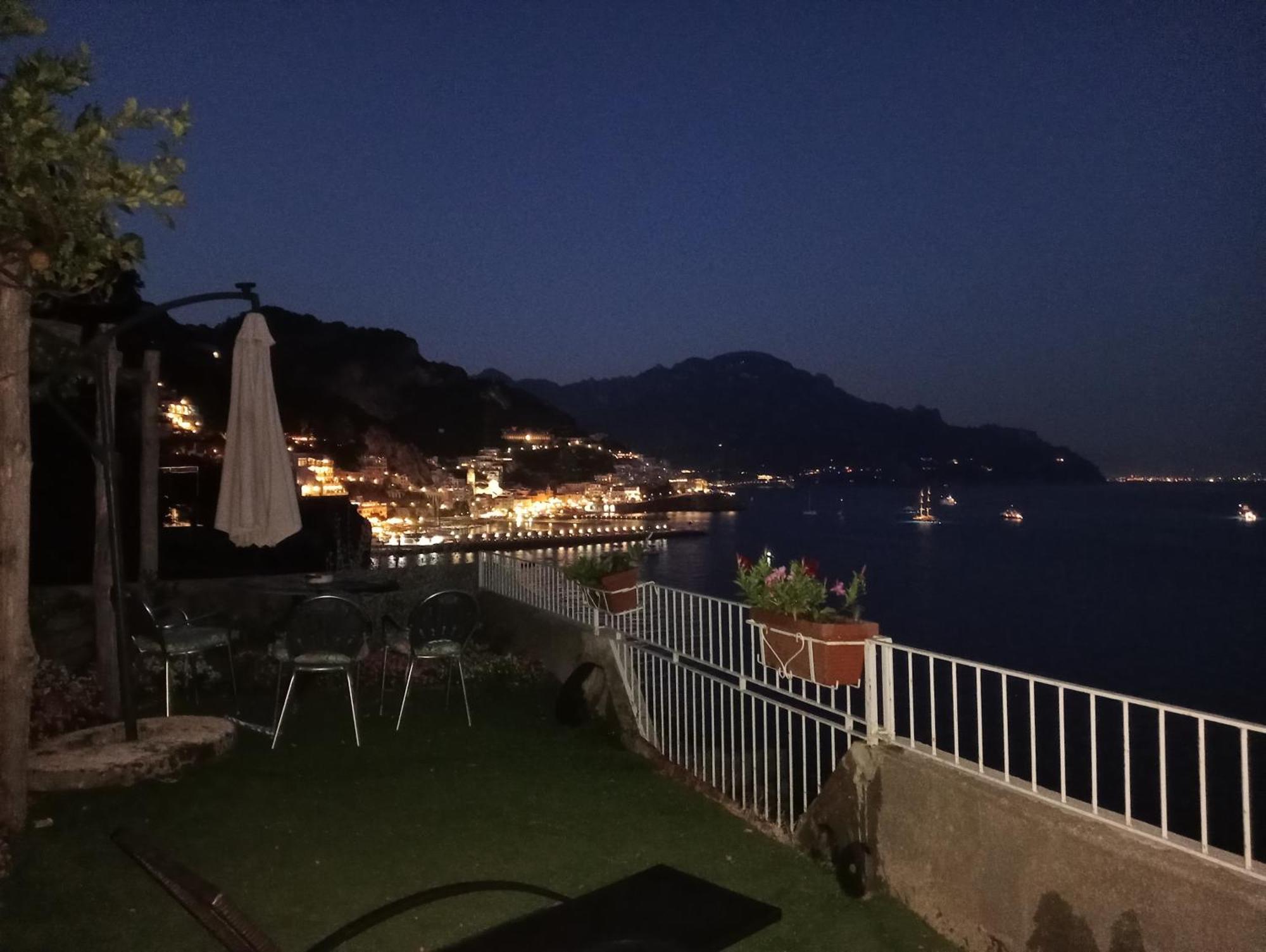 Appartamento Di Raphael Con Discesa Privata Al Mare Amalfi Exterior photo